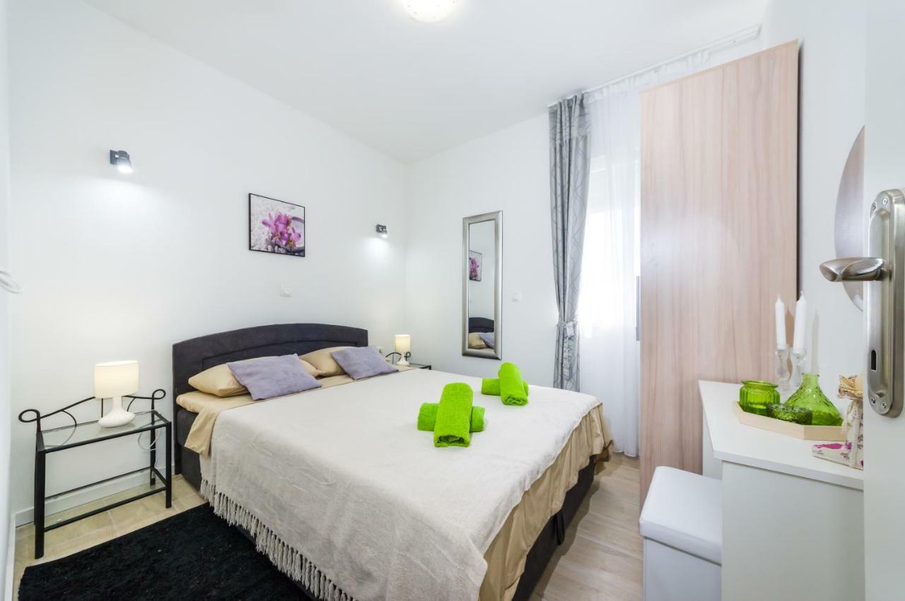 Apartment Maras